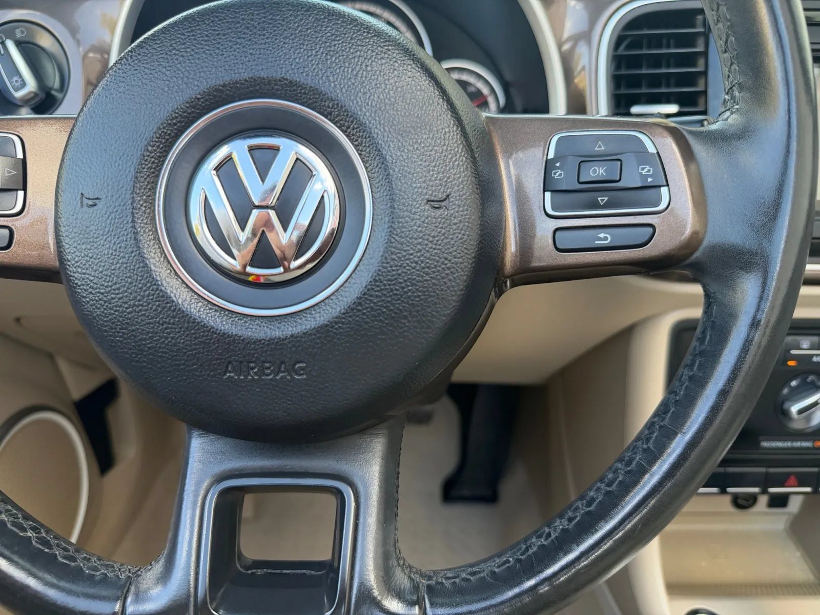 Used 2015 Volkswagen Beetle 1.8T FWD image 28