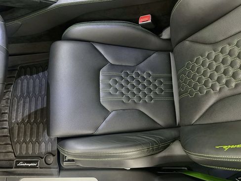 Used 2024 Lamborghini Urus Performante AWD/4WD image 20