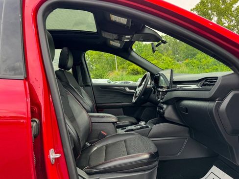 Used 2024 Ford Escape ST-Line w/ Tech Pack #1 AWD/4WD image 11
