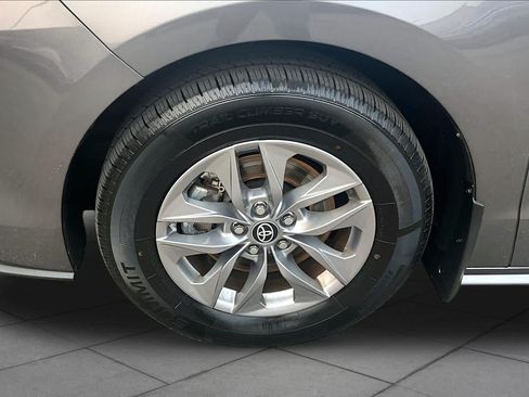Certified 2023 Toyota Sienna XLE AWD/4WD image 11