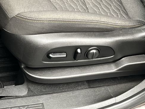 Used 2020 Chevrolet Equinox LT image 9