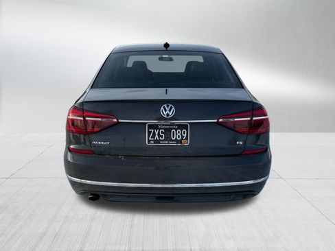 Used 2017 Volkswagen Passat 1.8T R-Line image 9