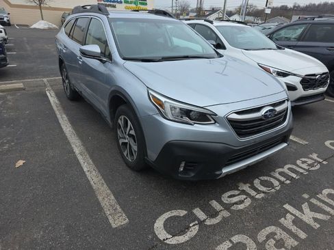 Used 2022 Subaru Outback Limited image 2