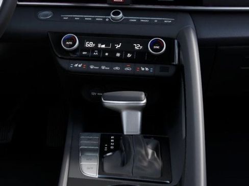 New 2025 Hyundai Elantra Limited image 16