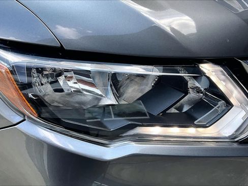 Used 2019 Nissan Rogue SV FWD image 28