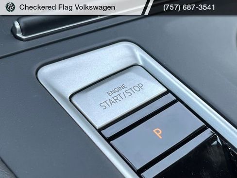 Used 2025 Volkswagen Atlas SE image 41