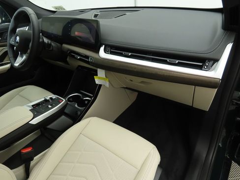 Certified 2025 BMW X1 xDrive28i w/ Premium Package image 17