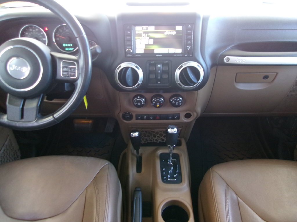 Used 2016 Jeep Wrangler Unlimited Sahara w/ Max Tow Package AWD/4WD image 17