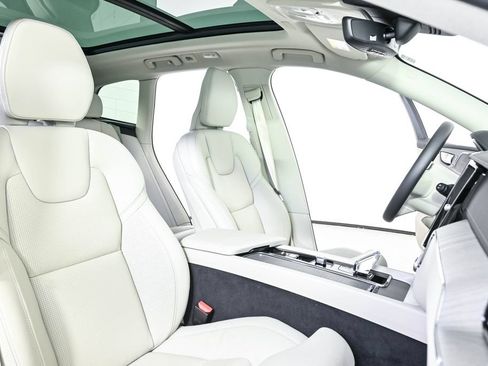 Certified 2024 Volvo XC60 B5 Ultimate w/ Climate Package AWD/4WD image 25