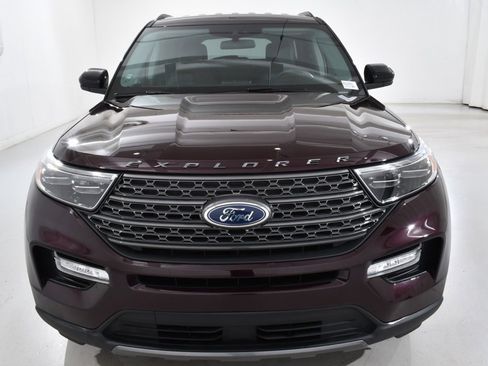 Used 2022 Ford Explorer XLT w/ Equipment Group 202A image 3