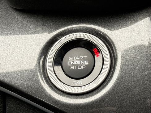 Used 2023 Jeep Grand Cherokee Laredo w/ Luxury Tech Group I image 21