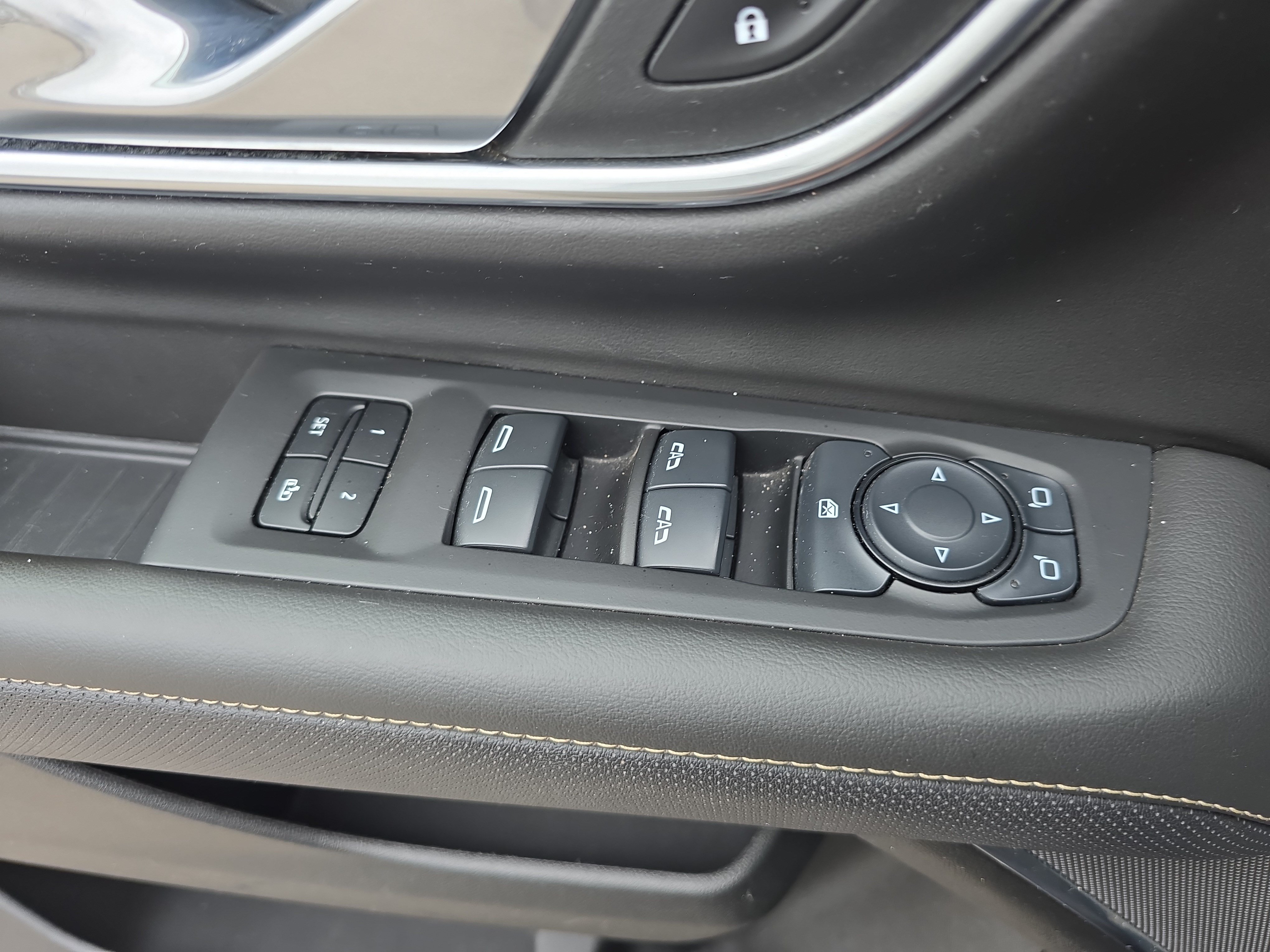 Used 2024 GMC Yukon SLT AWD/4WD image 28