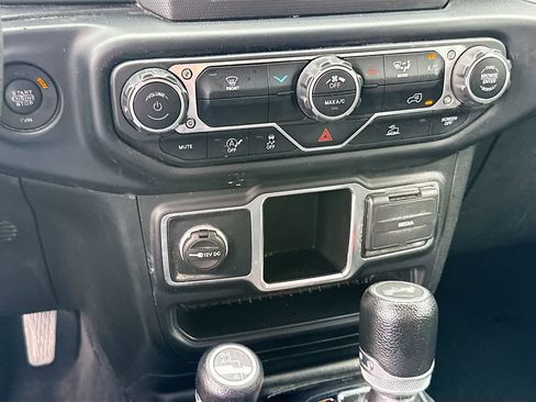 Used 2023 Jeep Wrangler Unlimited Sport AWD/4WD image 17