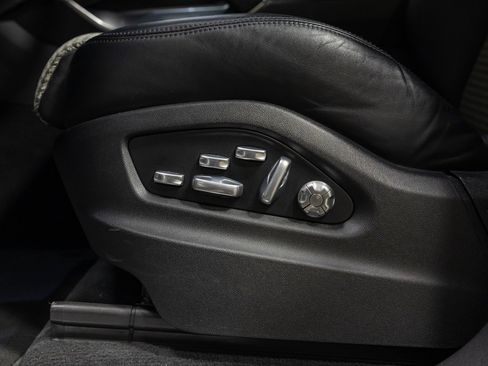 Used 2021 Porsche Cayenne Turbo S image 44