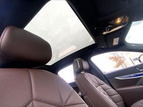 Used 2024 BMW 740i image 13