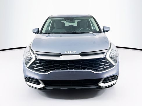 Used 2025 Kia Sportage LX FWD image 2