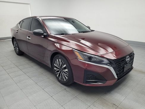 Used 2024 Nissan Altima 2.5 SV FWD image 13