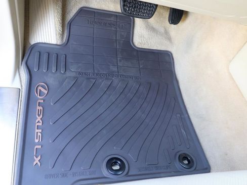 Used 2014 Lexus LX 570 4WD image 85