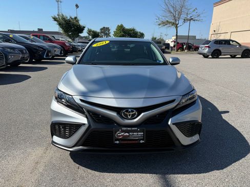 Used 2021 Toyota Camry SE FWD image 5