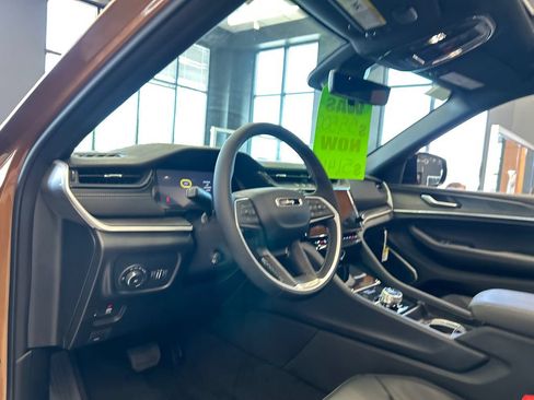 New 2026 Jeep Grand Cherokee Limited AWD/4WD image 18
