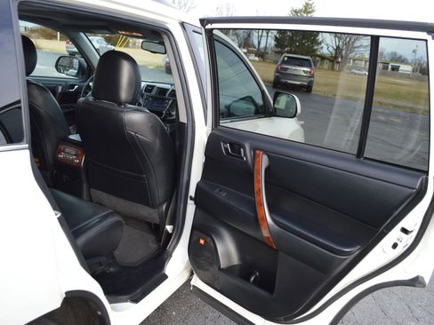 Used 2013 Toyota Highlander Limited image 20