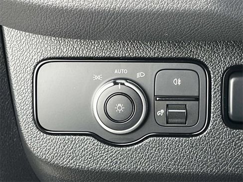 Used 2024 Mercedes-Benz Sprinter 2500 image 25
