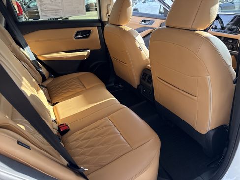 Used 2023 Nissan Rogue Platinum w/ Platinum Premium Package image 14