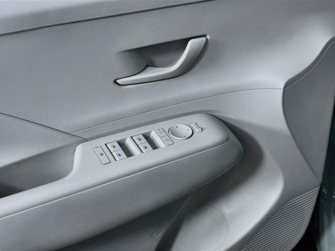 Used 2025 Hyundai Kona SEL FWD image 15