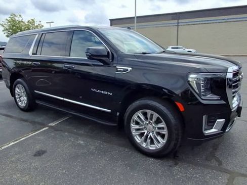 Used 2022 GMC Yukon XL SLT w/ SLT Premium Package AWD/4WD image 2