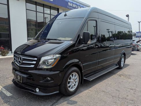 Used 2017 Mercedes-Benz Sprinter 2500 image 2