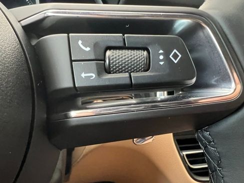 Used 2025 Porsche Macan image 8