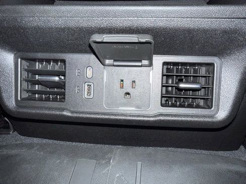 Used 2022 Chevrolet Silverado 1500 LT image 21