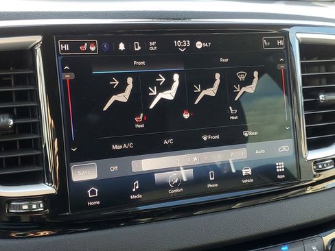 Used 2024 Chrysler Pacifica Touring-L image 26