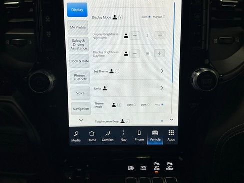 Used 2024 RAM 2500 Limited image 32