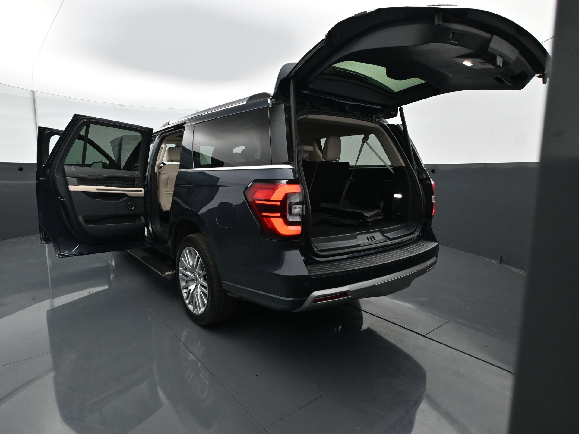 Used 2024 Ford Expedition Max Platinum AWD/4WD image 36