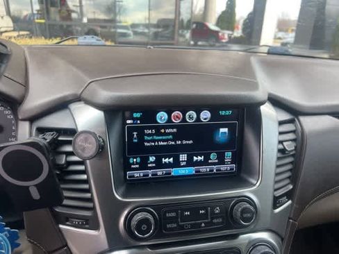 Used 2020 Chevrolet Suburban LT image 3