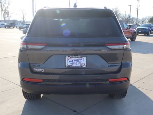 Used 2024 Jeep Grand Cherokee Limited w/ Black Appearance Package image 6