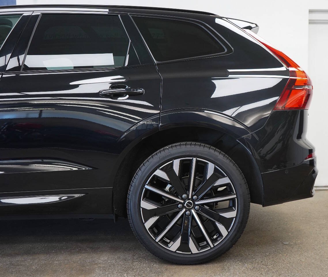 Used 2026 Volvo XC60 B5 Ultra AWD/4WD image 10