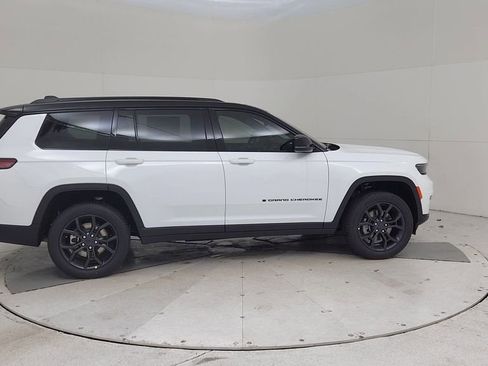 New 2025 Jeep Grand Cherokee L Limited image 16