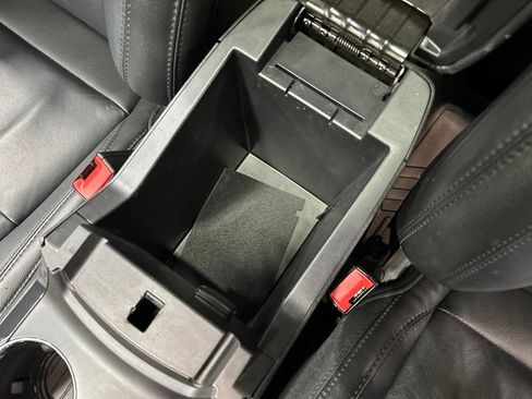 Used 2018 Ford Explorer XLT w/ Equipment Group 202A AWD/4WD image 24