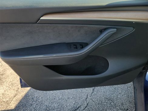 Used 2023 Tesla Model Y Performance image 13