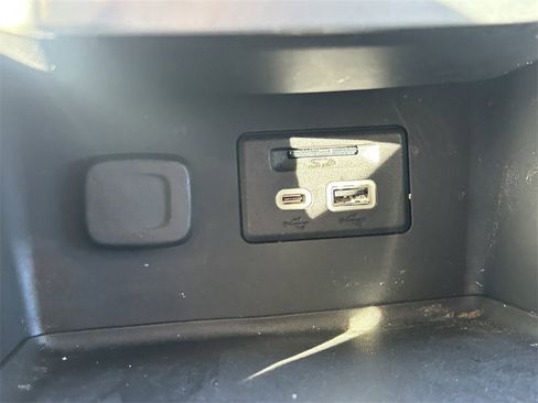 Used 2022 GMC Acadia SLT w/ Elevation Edition image 34