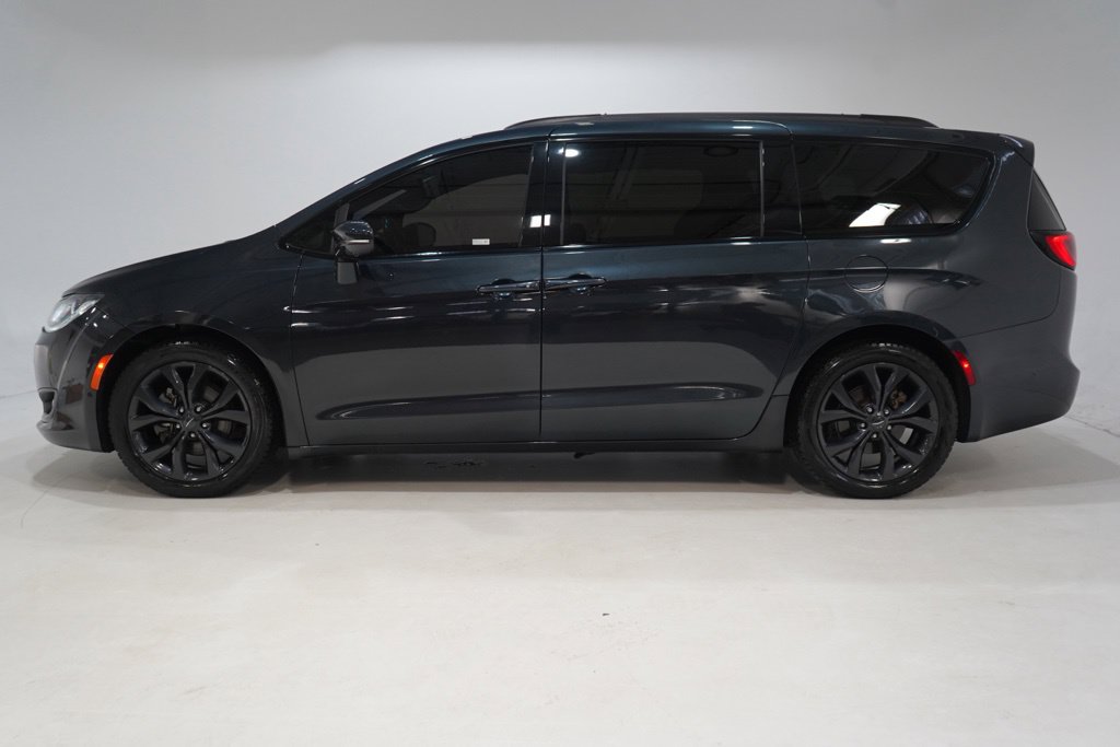 Used 2020 Chrysler Pacifica Limited w/ Quick Order Package 27H Red S FWD image 4