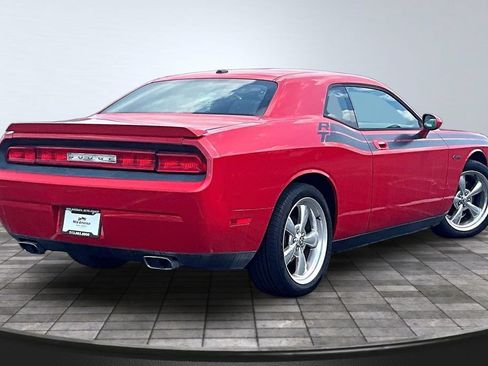Used 2010 Dodge Challenger R/T RWD image 2