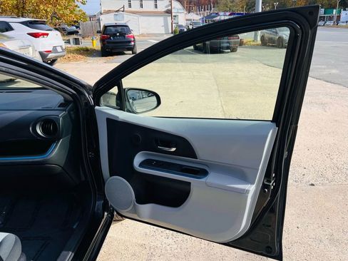 Used 2013 Toyota Prius C Two image 15