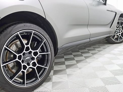 Used 2021 Aston Martin DBX image 12