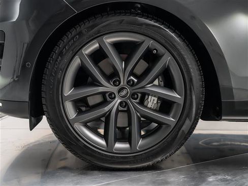 New 2025 Land Rover Range Rover Sport SE image 9