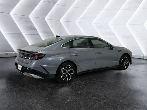 Used 2025 Hyundai Sonata SEL FWD image 4