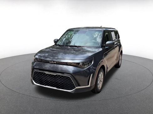 Used 2025 Kia Soul LX w/ LX Technology Package FWD image 7