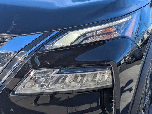 Used 2021 Nissan Rogue SV image 12